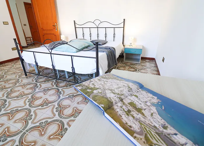 Isabels House In 10 Seats * Otranto