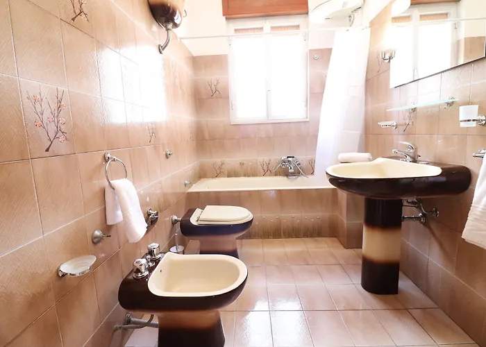 Isabels House In 10 Seats * Otranto