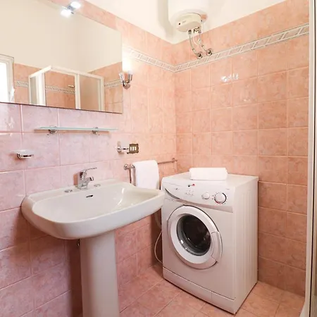 Isabels House In 10 Seats