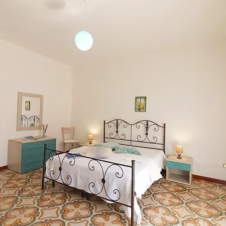 Isabels House In 10 Seats