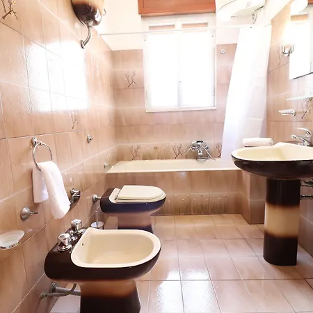 Isabels House In 10 Seats * Otranto