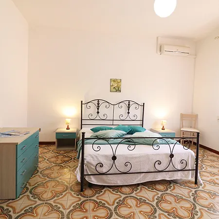 Isabels House In 10 Seats * Otranto