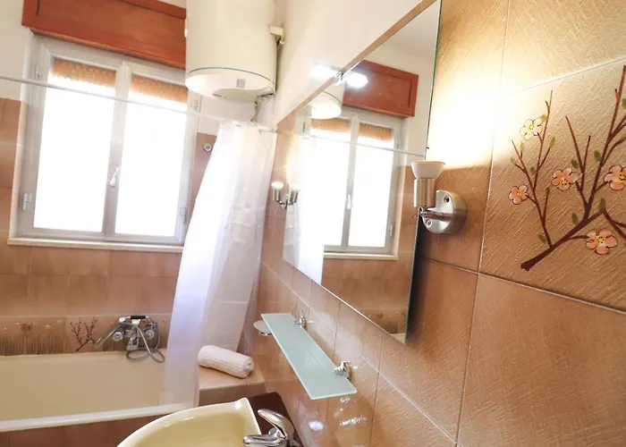 Isabels House In 10 Seats *